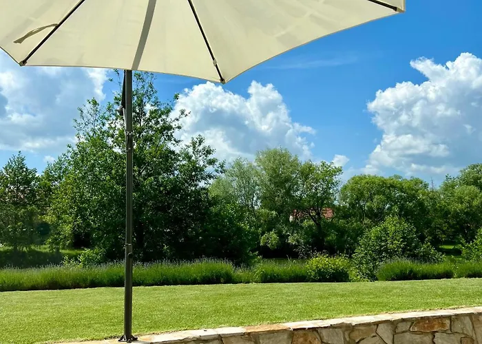 Nad Rybnikem Landsted Straškov